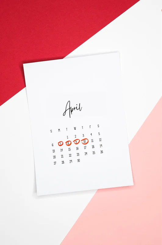 Calendar of the month of April with 4 dates circled on a colored background