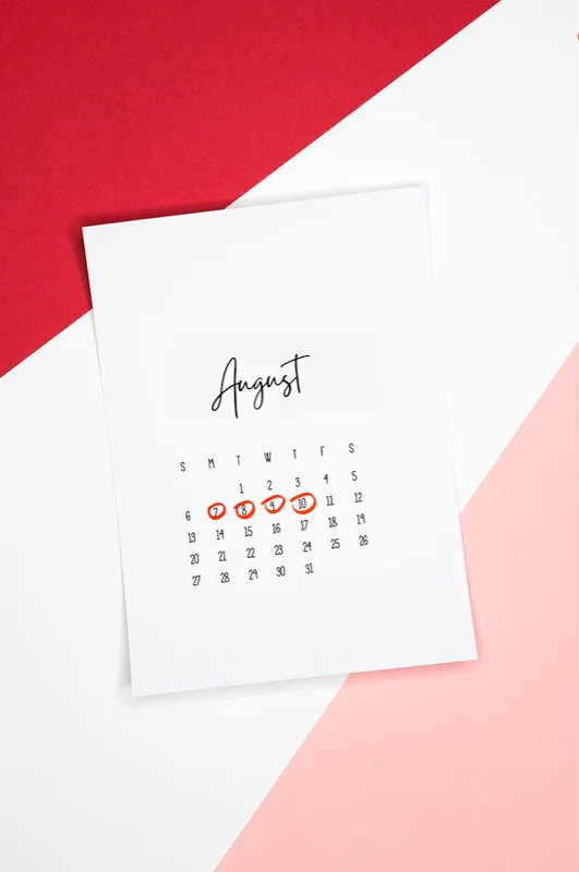 Calendar of the month of August with 4 dates circled on a colored background