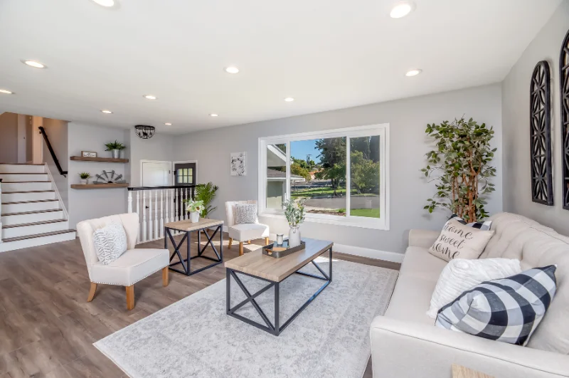 Photo of a clean and well-ordered living room